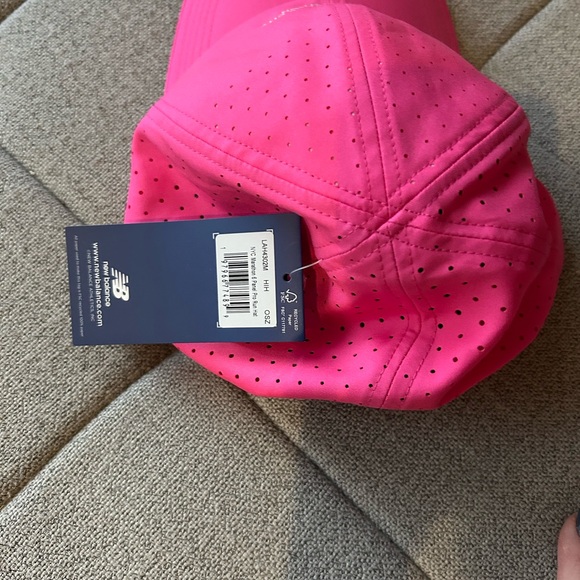 BNWT women's hat - Picture 2 of 3